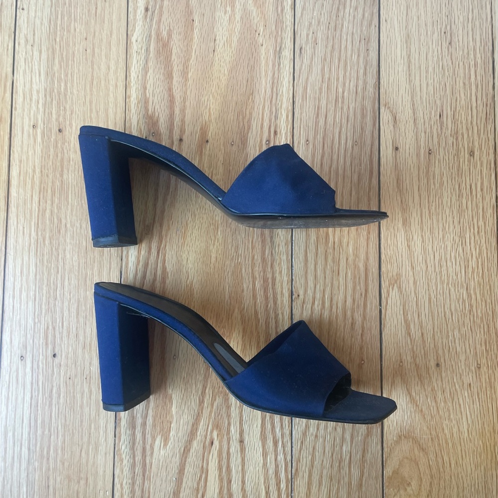 Robert Clergerie satin navy blue pump. Square toe. Size 10. Vintage.